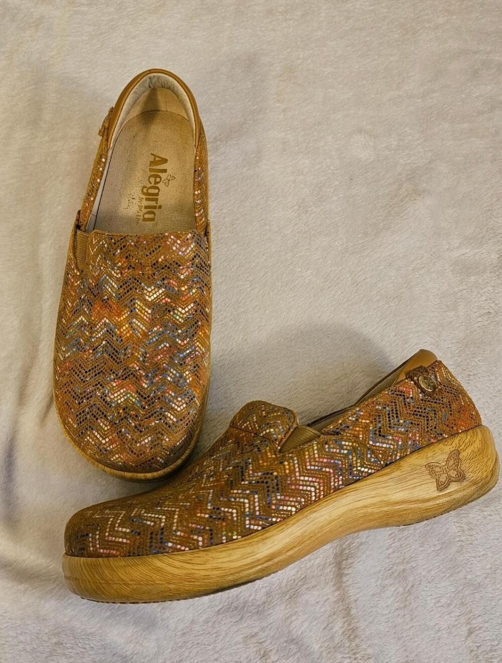 Alegria Women's Tan Clogs